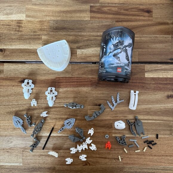 Vintage 2003 Lego Bionicle #8588 RAHKSHI KURAHK (45 pieces) Open Box READ - Picture 7 of 10